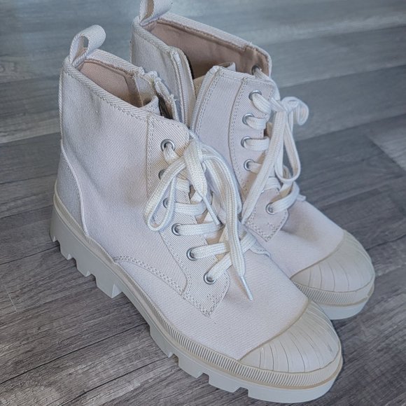 Universal Thread Shoes Womens Teagan Laceup Sneaker Boots Cream